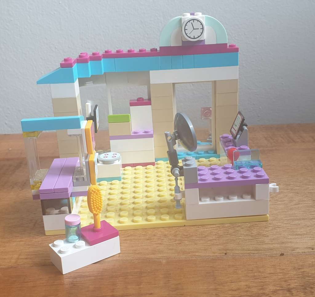 LEGO Friends Vet Clinic Incomplete Set
